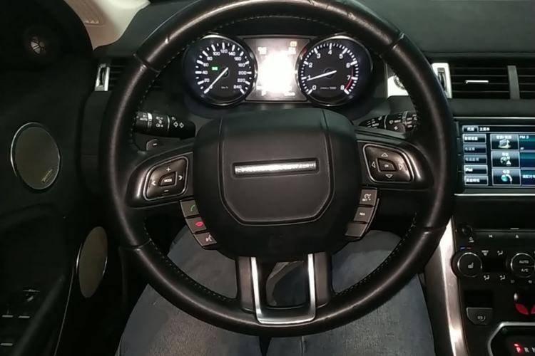 Used Land Rover Range Evoque 2015 2.0T Five-Door Zhiyao Edition Steering Wheel