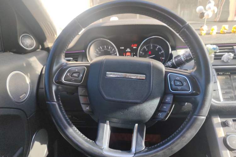 Used Land Rover Range Evoque 2015 2.0T Five-Door Zhiyao Edition Steering Wheel