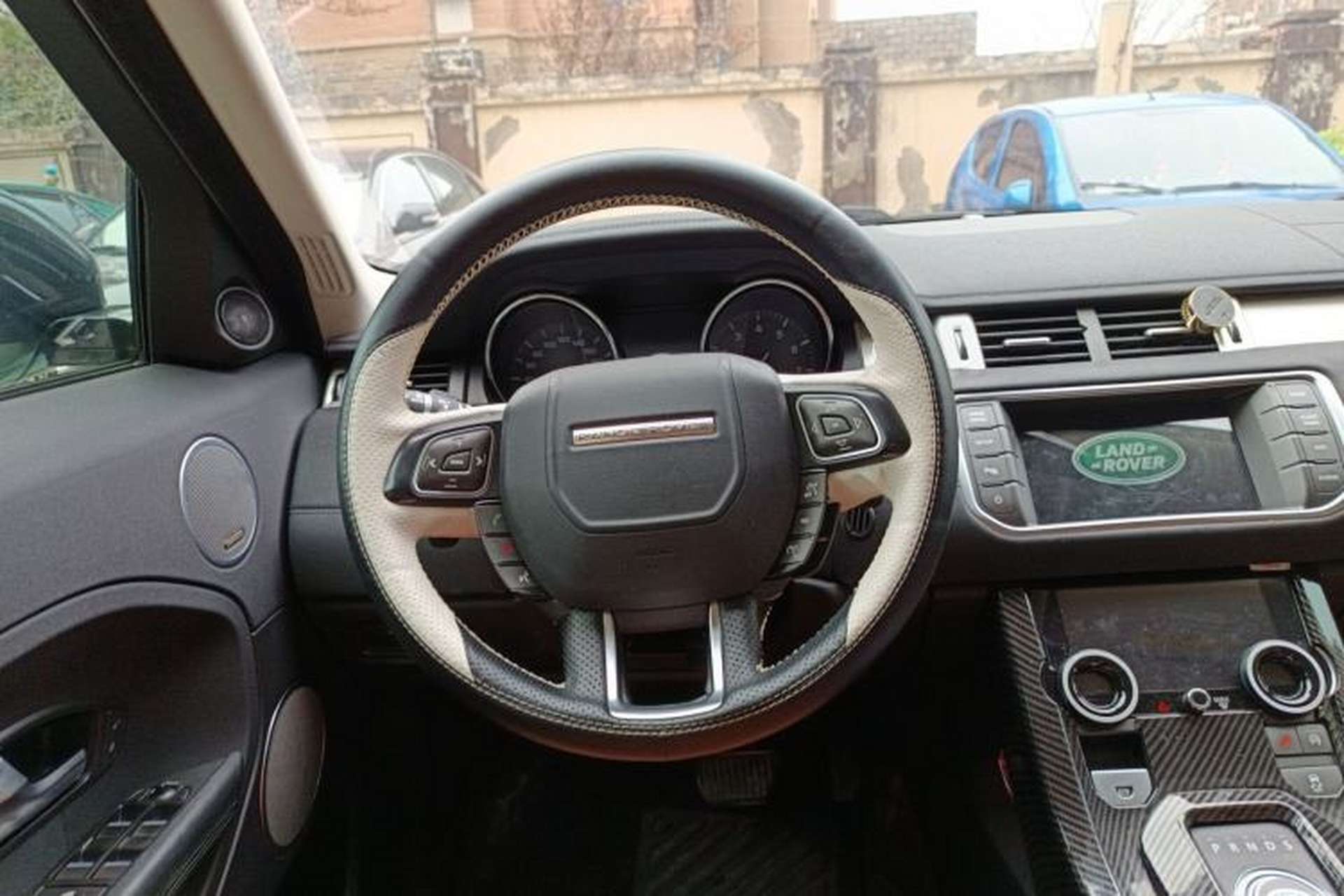 Used Land Rover Range Evoque 2015 2.0T Five-Door Zhiyao Edition Steering Wheel