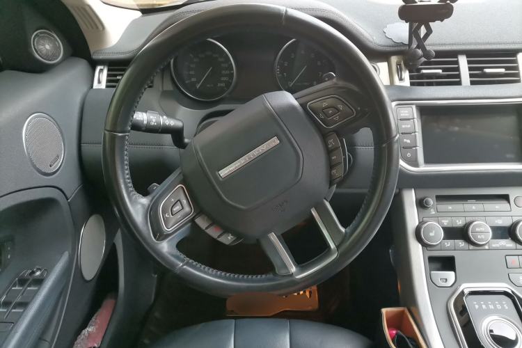 Used Land Rover Range Evoque 2015 2.0T Five-Door Zhiyao Edition Steering Wheel