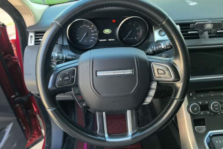 Used Land Rover Range Evoque 2015 2.0T Five-Door Zhiyao Edition Steering Wheel
