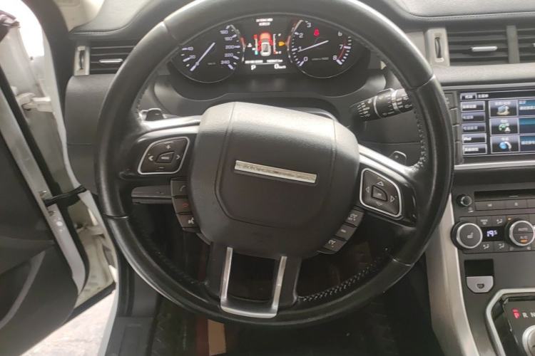Used Land Rover Range Evoque 2015 2.0T Five-Door Zhiyao Edition Steering Wheel