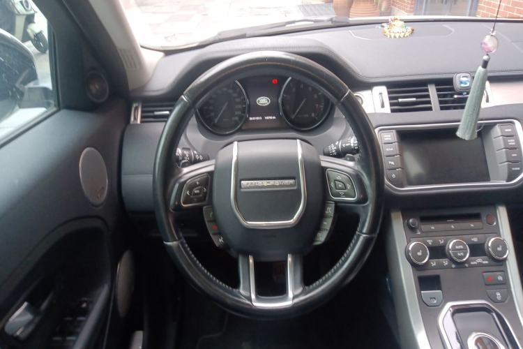 Used Land Rover Range Evoque 2015 2.0T Five-Door Zhiyao Edition Steering Wheel