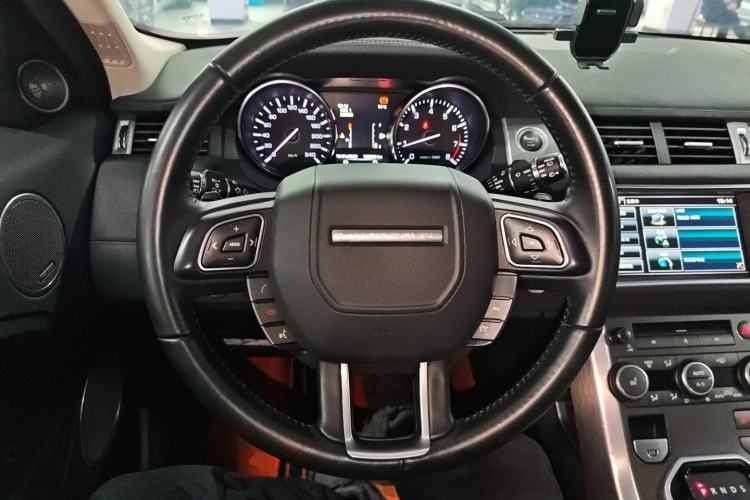Used Land Rover Range Evoque 2015 2.0T Five-Door Zhiyao Edition Steering Wheel