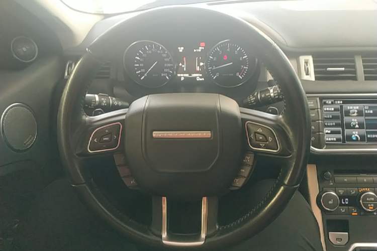 Used Land Rover Range Evoque 2015 2.0T Five-Door Zhiyao Edition Steering Wheel