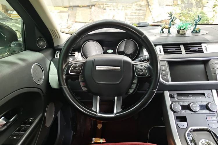 Used Land Rover Range Evoque 2015 2.0T 5-Door Luxury Edition Steering Wheel