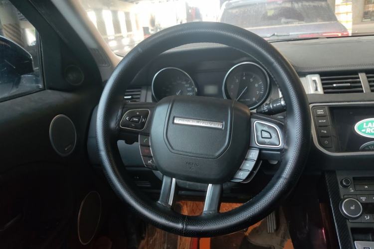 Used Land Rover Range Evoque 2015 2.0T Five-Door Zhiyao Edition Steering Wheel