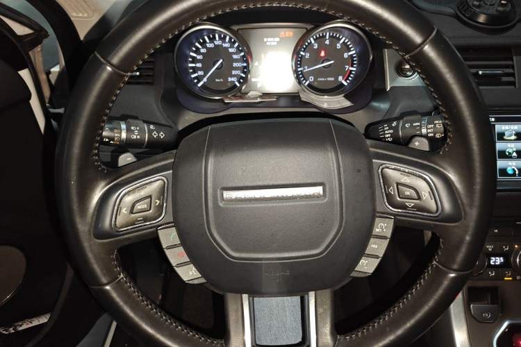 Used Land Rover Range Evoque 2015 2.0T Five-Door Zhiyao Edition Steering Wheel