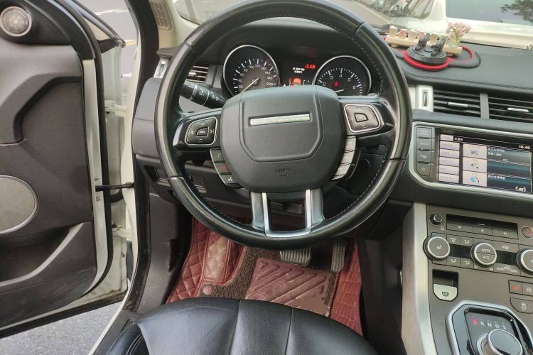 Used Land Rover Range Evoque 2015 2.0T Five-Door Zhiyao Edition Steering Wheel