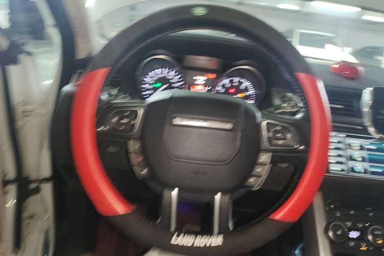 Used Land Rover Range Evoque 2015 2.0T Five-Door Zhiyao Edition Steering Wheel