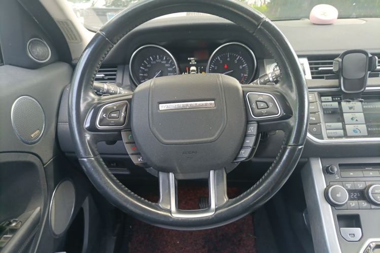 Used Land Rover Range Evoque 2015 2.0T Five-Door Zhiyao Edition Steering Wheel