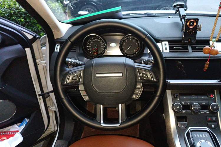 Used Land Rover Range Evoque 2015 2.0T Five-Door Zhiyao Edition Steering Wheel