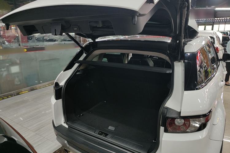 Used Land Rover Range Evoque 2015 2.0T Five-Door Zhiyao Edition Trunk