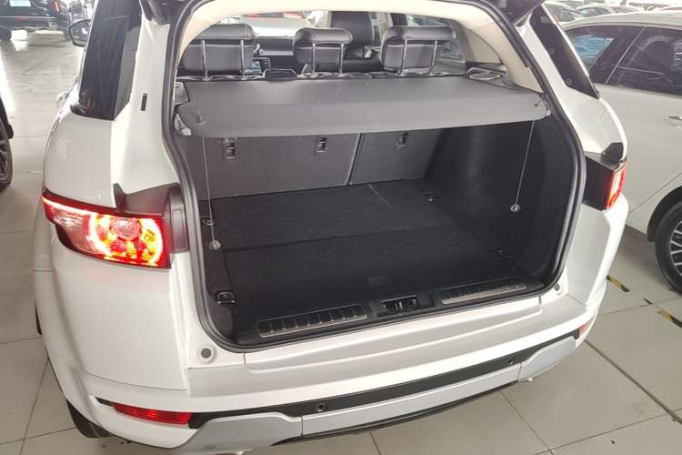 Used Land Rover Range Evoque 2015 2.0T Five-Door Sporty Edition Trunk