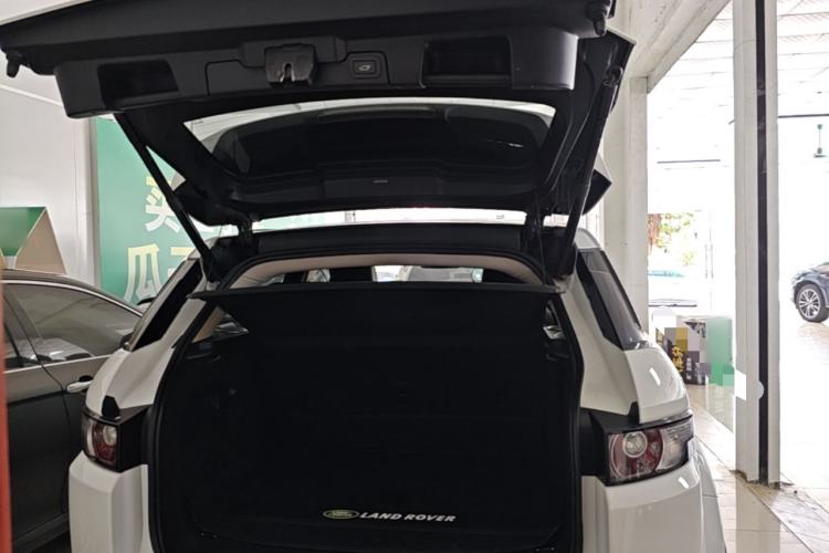 Used Land Rover Range Evoque 2015 2.0T Five-Door Sporty Edition Trunk
