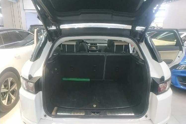 Used Land Rover Range Evoque 2015 2.0T 5-Door Ignite Edition Trunk