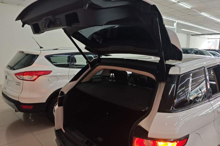 Used Land Rover Range Evoque 2015 2.0T Five-Door Zhiyao Edition Trunk