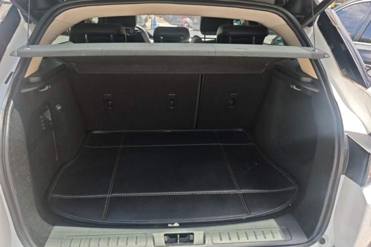 Used Land Rover Range Evoque 2015 2.0T Five-Door Zhiyao Edition Trunk
