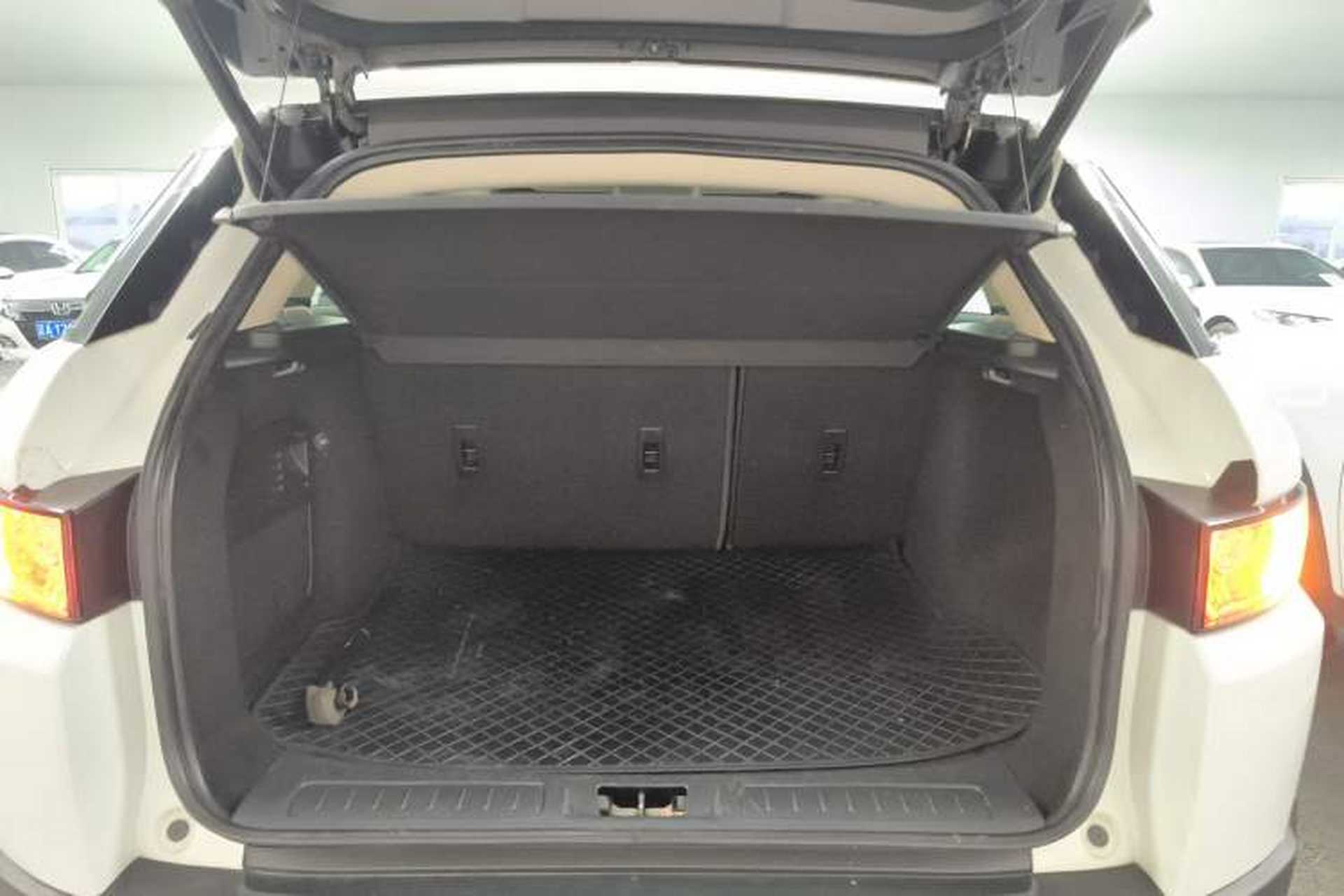 Used Land Rover Range Evoque 2015 2.0T Five-Door Zhiyao Edition Trunk
