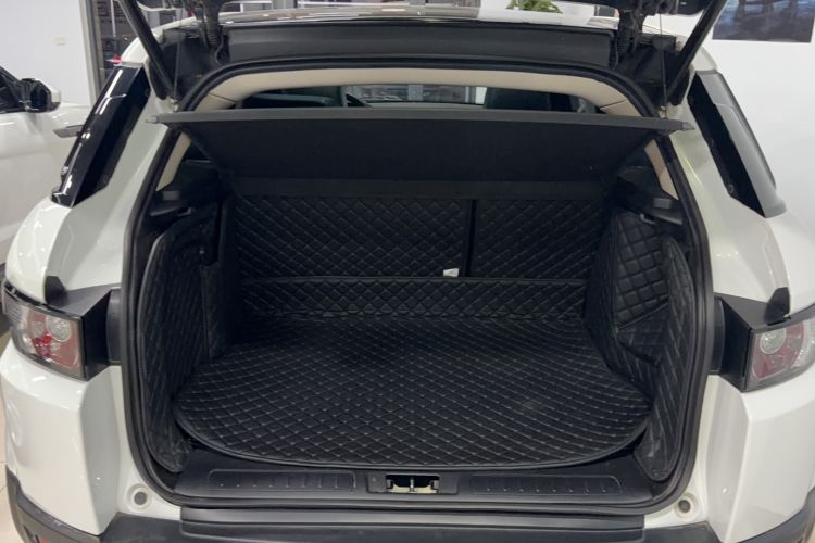 Used Land Rover Range Evoque 2015 2.0T 5-Door Luxury Edition Trunk
