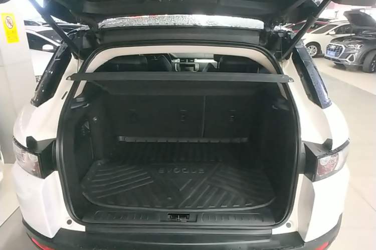 Used Land Rover Range Evoque 2015 2.0T Five-Door Zhiyao Edition Trunk
