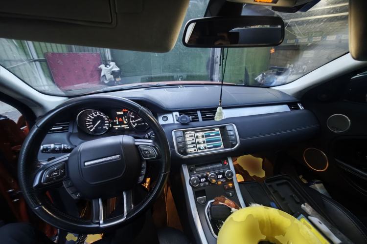 Used Land Rover Range Evoque 2015 2.0T Orange Edition Limited Model Center Console