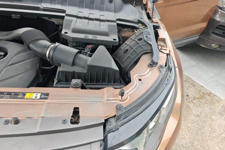 Used Land Rover Range Evoque 2015 2.0T Five-Door Fashion Edition Engine Bay Left