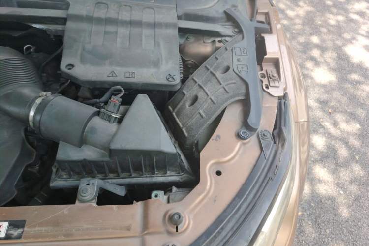 Used Land Rover Range Evoque 2015 2.0T 5-Door Ignite Edition Engine Bay Left
