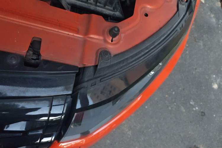 Used Land Rover Range Evoque 2015 2.0T Orange Edition Limited Model Engine Bay Left