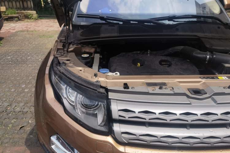 Used Land Rover Range Evoque 2015 2.0T Five-Door Zhiyao Edition Engine Bay Right