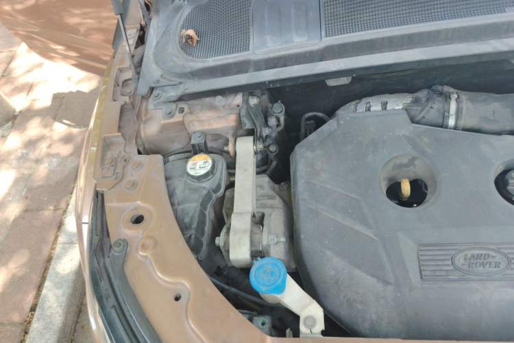 Used Land Rover Range Evoque 2015 2.0T 5-Door Ignite Edition Engine Bay Right