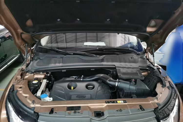Used Land Rover Range Evoque 2015 2.0T Five-Door Zhiyao Edition Engine Bay