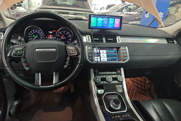 Used Land Rover Range Evoque 2015 2.0T Five-Door Zhiyao Edition Interior 2