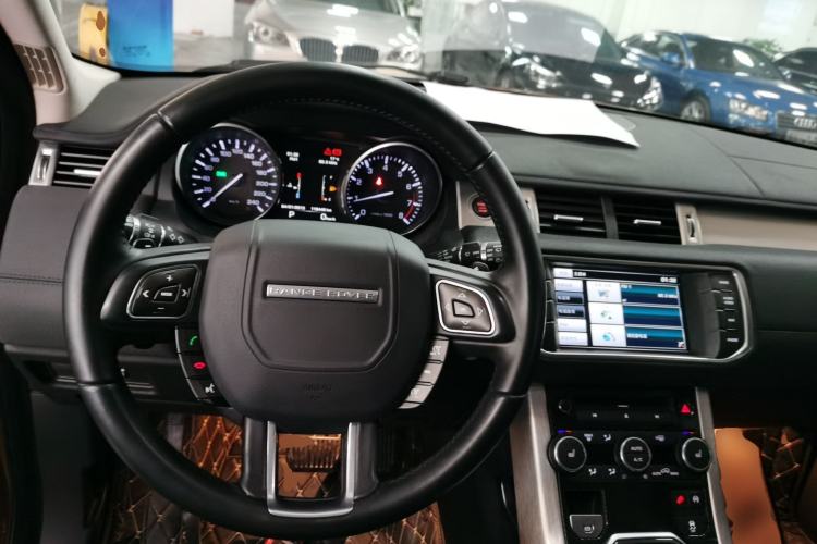 Used Land Rover Range Evoque 2015 2.0T Five-Door Zhiyao Edition Interior 2