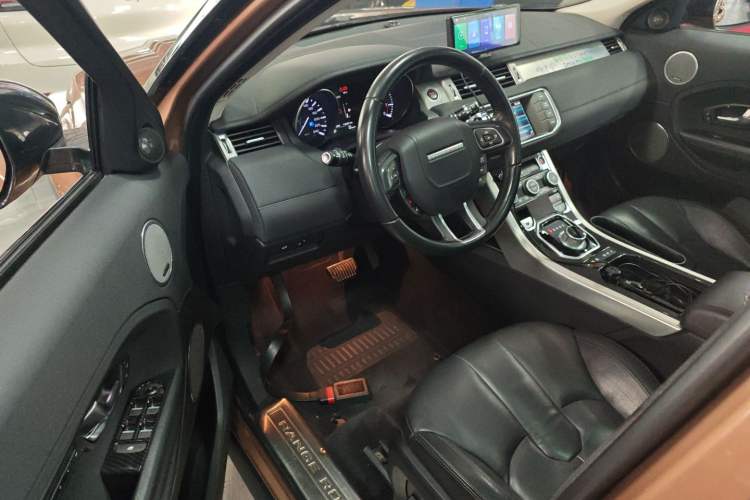 Used Land Rover Range Evoque 2015 2.0T Five-Door Zhiyao Edition Interior 3