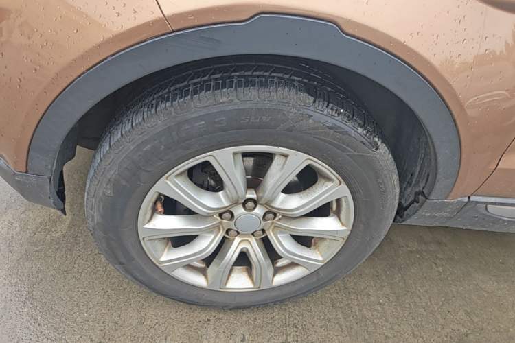 Used Land Rover Range Evoque 2015 2.0T Five-Door Fashion Edition Left Front Wheel Hub