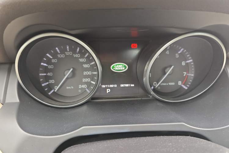 Used Land Rover Range Evoque 2015 2.0T Five-Door Fashion Edition Odometer Close Up