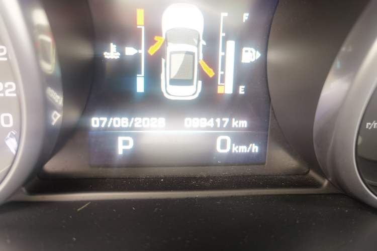 Used Land Rover Range Evoque 2015 2.0T Five-Door Zhiyao Edition Odometer Close Up