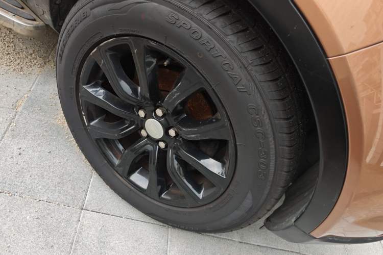 Used Land Rover Range Evoque 2015 2.0T Five-Door Fashion Edition Right Front Wheel Hub