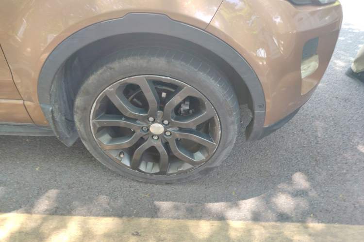 Used Land Rover Range Evoque 2015 2.0T 5-Door Ignite Edition Right Front Wheel Hub
