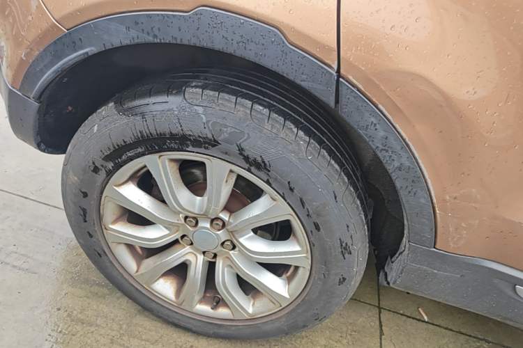Used Land Rover Range Evoque 2015 2.0T Five-Door Fashion Edition Right Rear Wheel Hub