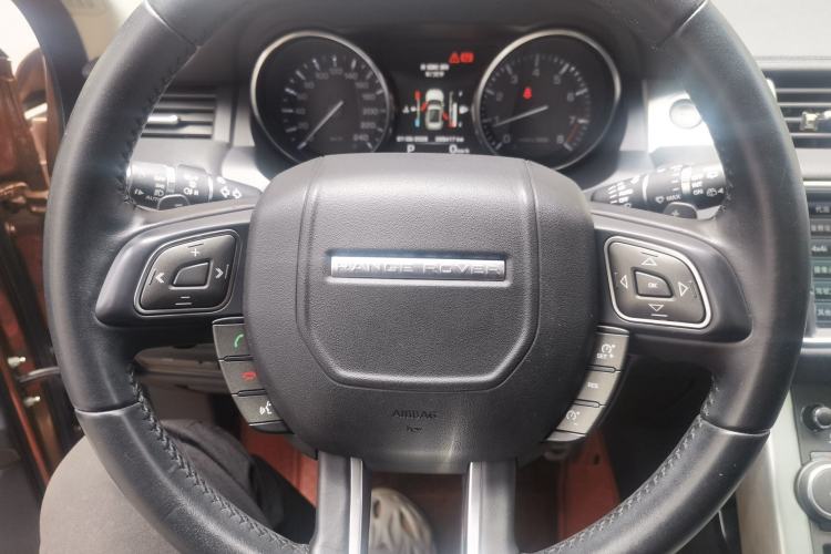 Used Land Rover Range Evoque 2015 2.0T Five-Door Zhiyao Edition Steering Wheel