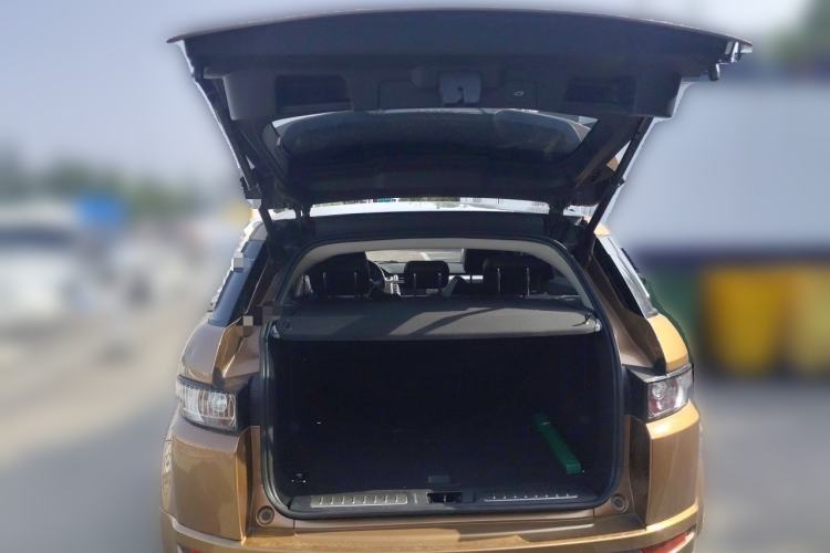 Used Land Rover Range Evoque 2015 2.0T Five-Door Sporty Edition Trunk