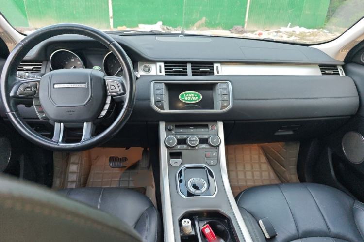 Used Land Rover Range Evoque 2016 2.0T SE Smart Glow Edition Center Console