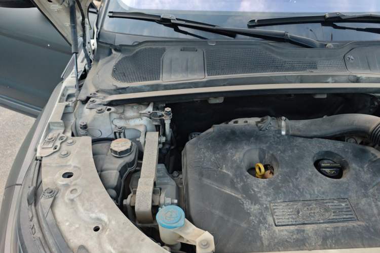 Used Land Rover Range Evoque 2016 2.0T SE Smart Glow Edition Engine Bay Right