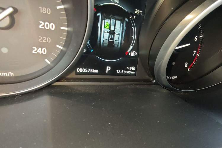 Used Land Rover Range Evoque 2016 2.0T SE Smart Glow Edition Odometer Close Up