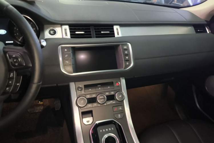 Used Land Rover Range Evoque 2016 2.0T SE Smart Glow Edition Audio And AC Panel