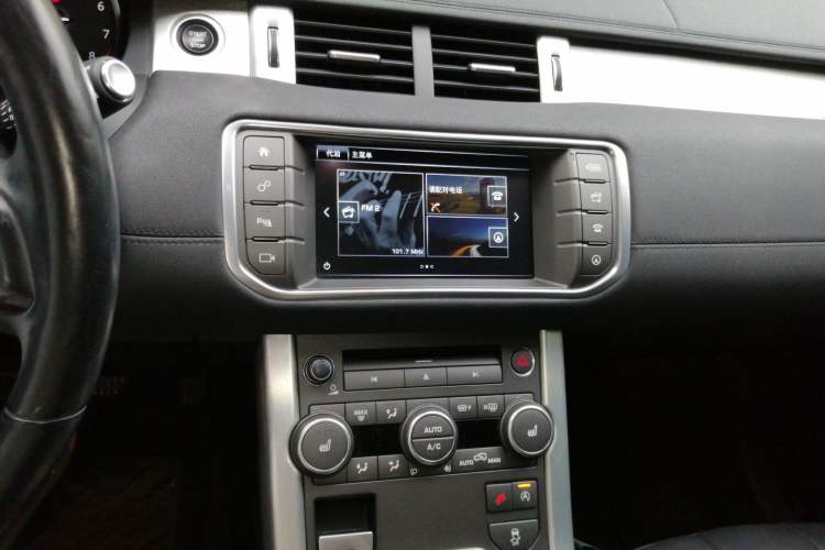 Used Land Rover Range Evoque 2016 2.0T SE Smart Glow Edition Audio And AC Panel