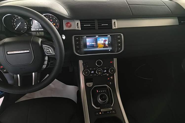 Used Land Rover Range Evoque 2016 2.0T PURE Style Edition Audio And AC Panel