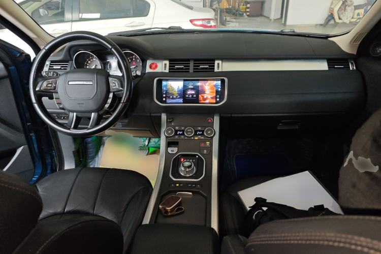 Used Land Rover Range Evoque 2016 2.0T PURE Style Edition Center Console